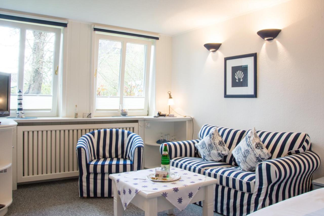 Inselhotel Arfsten Wyk auf Föhr Buitenkant foto